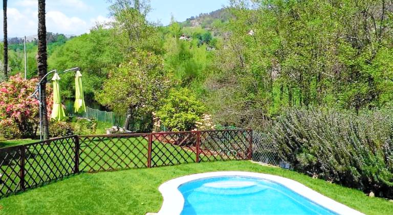 Beautiful house with yard, grill & private pool | Perfect for remote work | Pet-friendly in Braga