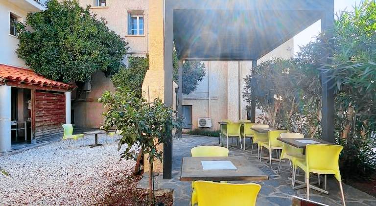 Rental apartment with BBQ, garden & patio — photo 5