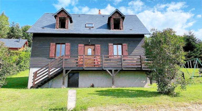Chalet with 5 rooms for 16 persons in La Bourboule