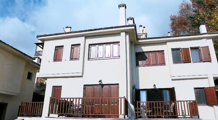 Holiday apartment with patio | Pets are welcome in South Pelion