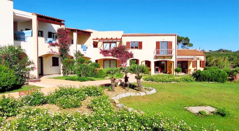 Rental apartment with terrace & garden in Santa Teresa di Gallura