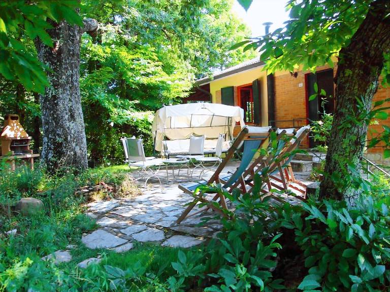 Rental apartment with yard, pool & BBQ — photo 5