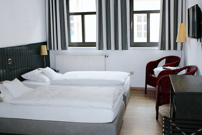 Hotel Café Rhönperle (Bad Neustadt) — photo 2