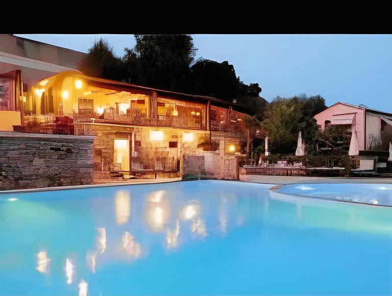 Beautiful serviced apartment with pool, hot tub & yard | Dogs allowed in Nova Ponente