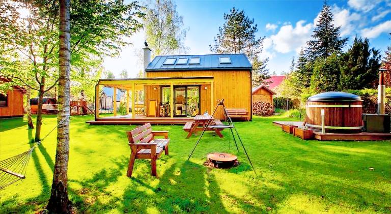 Lodge with pool, grill & patio — photo 4
