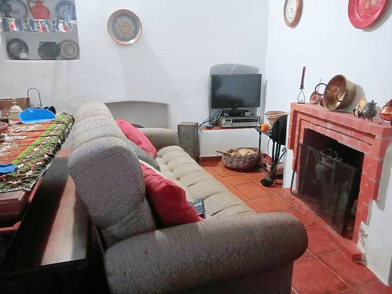 House with barbeque & yard | Pet-friendly — photo 2