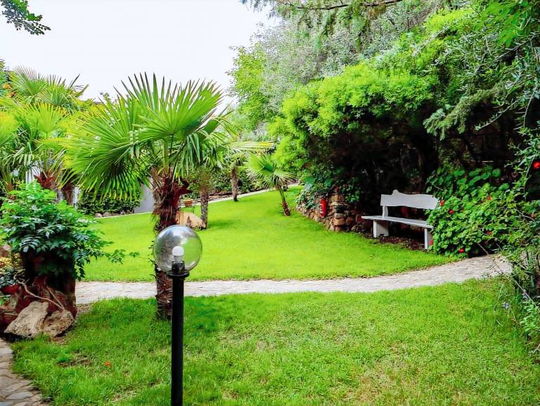Pleasant rental apartment with BBQ, yard & terrace | Pets allowed — photo 3