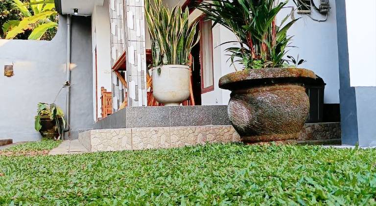 Villa with pool — photo 4