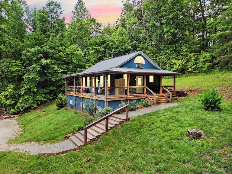 Cabin Nolin Lake