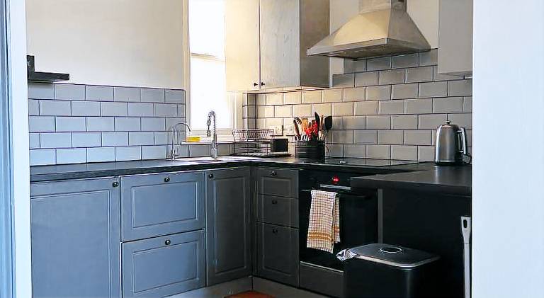 Cosy 2 Bedroom Coastal Retreat with Sea Views and a Private Indoor Hot Tub — photo 3