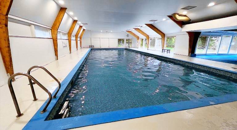 House with pool — photo 3