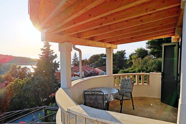 Three bedroom apartment with terrace and sea view Splitska, Brač (A-2923-b) in Supetar