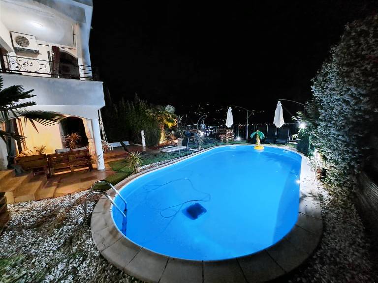 Ferienhaus in Oprič, Ika f&uuml;r max. 12 Personen