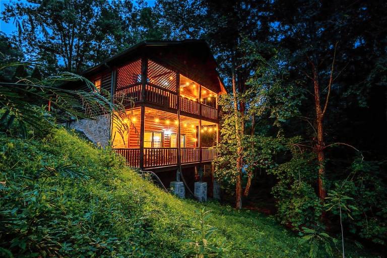 Cabin with barbeque, patio & hot tub | Mountain view — photo 5