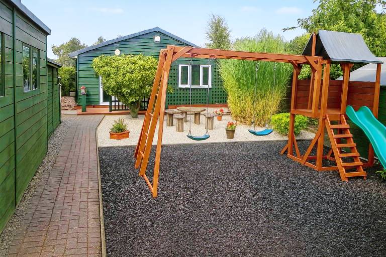 Holiday apartment with yard — photo 5