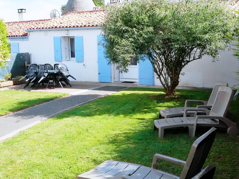 House with garden, terrace & barbeque | Nature view — photo 2