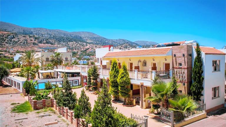 Serviced apartment with pool, barbecue & terrace in Hersonissos
