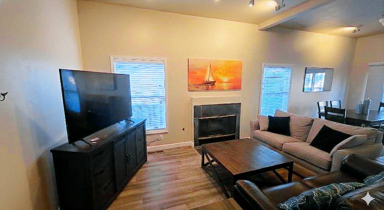 Steps to beach, restaurants, Wharf, Boardwalk, shops, pet friendly, fast Wifi, Lighthouse in Santa Cruz