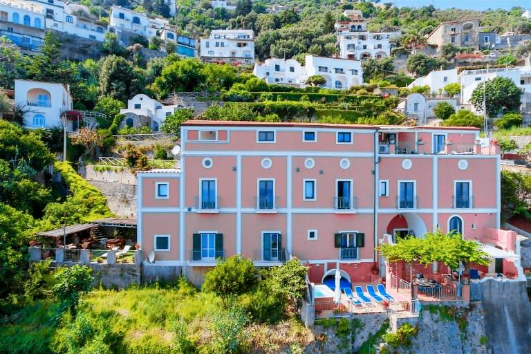 Children-friendly big vacation home with pool, patio & BBQ | Pets allowed in Agerola