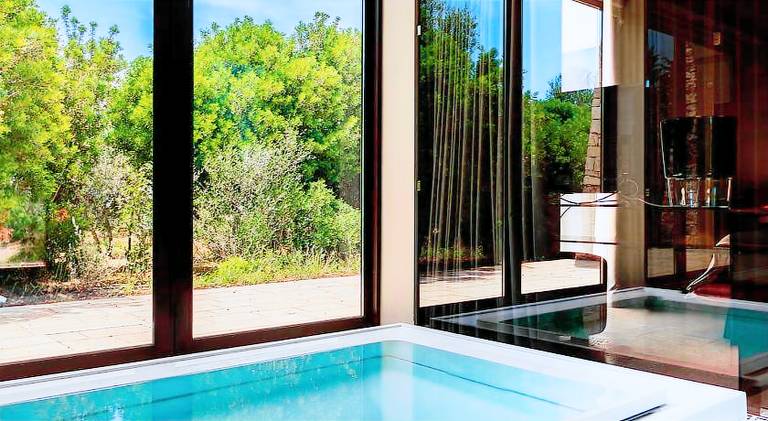 Vacation home with garden, pool & sauna — photo 4