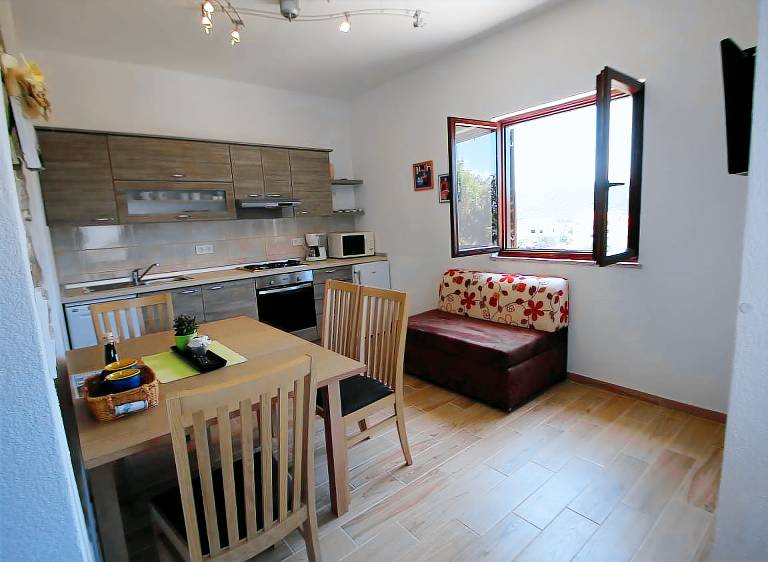 Fully equipped holiday apartment with garden, pool & patio | Sea view | Next to the beach | Pets allowed — photo 4