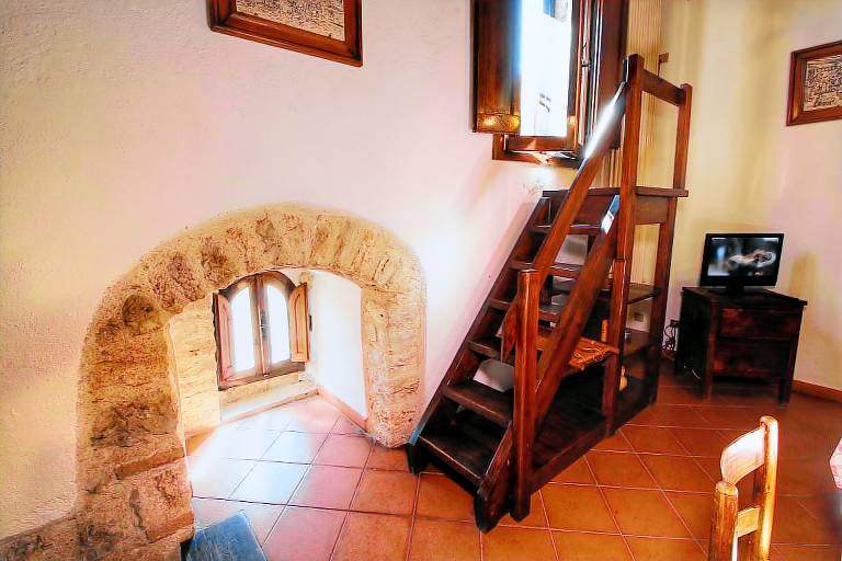 Castle with yard & pool | Nature view — photo 2