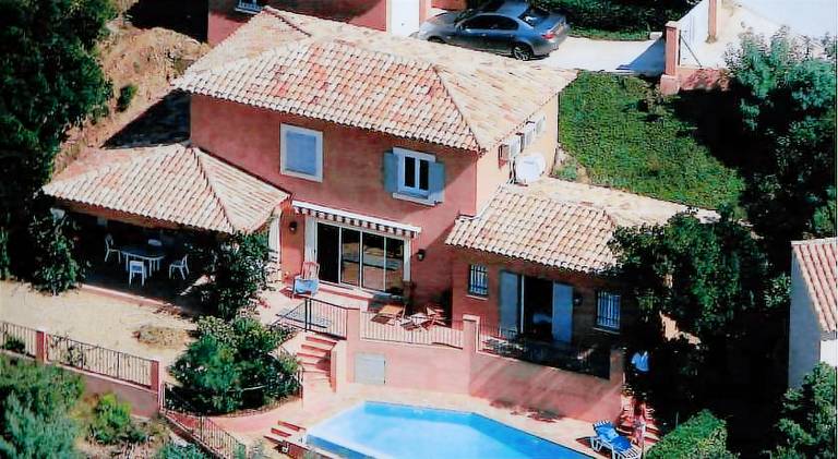 Fully equipped vacation home with yard, private pool & grill | Dogs allowed in Cavalaire-sur-Mer