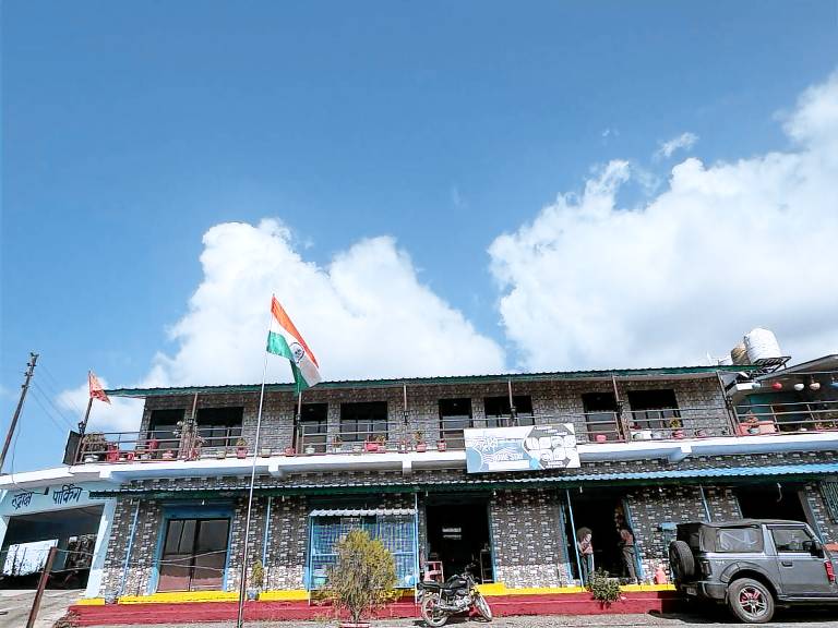 Rudraksh Hotel - Restaurant in Ramnagar