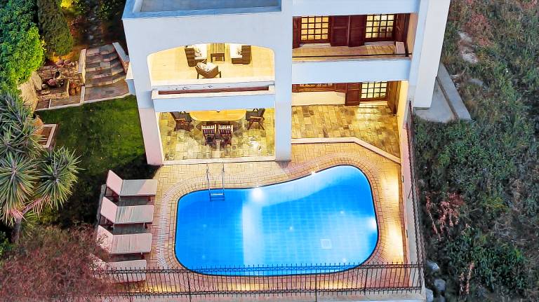 Fully equipped villa with barbeque, yard & private pool | Pets are welcome — photo 3