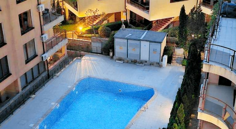 Holiday apartment with pool — photo 4