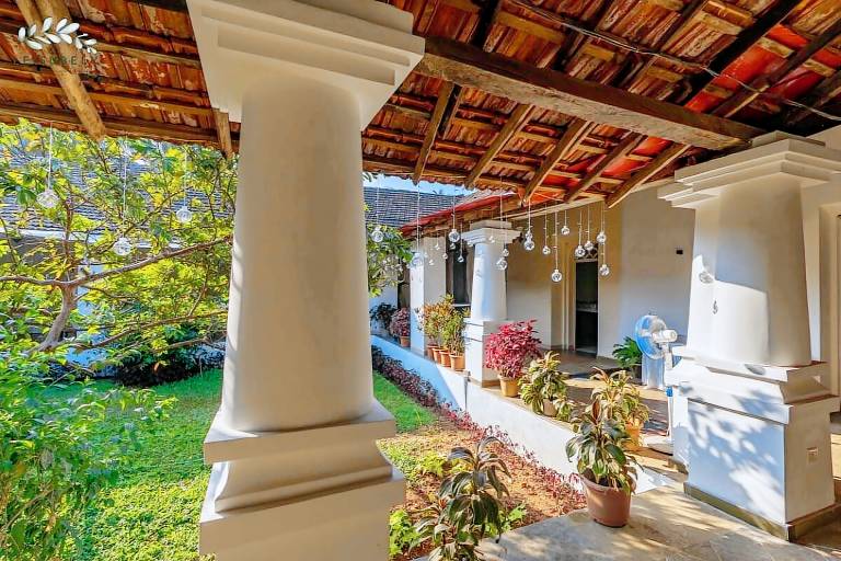 Villa with yard, hot tub & pool — photo 4