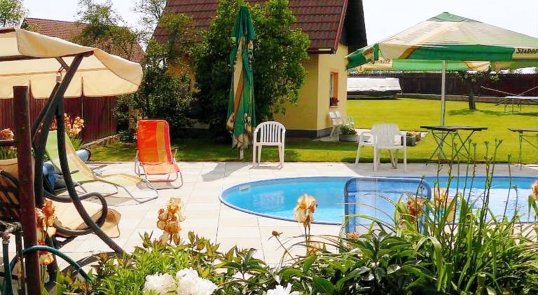Beautiful rental apartment with pool, yard & barbecue | Pet-friendly in Cesky Krumlov