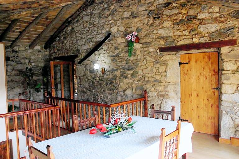 Chalet with barbecue, patio & garden — photo 3