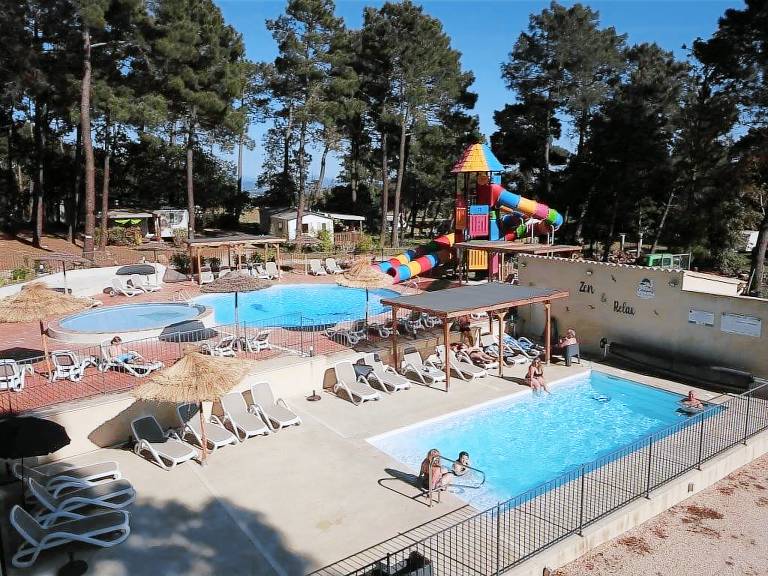 Chalet with terrace & heated pool | Pet-friendly — photo 2