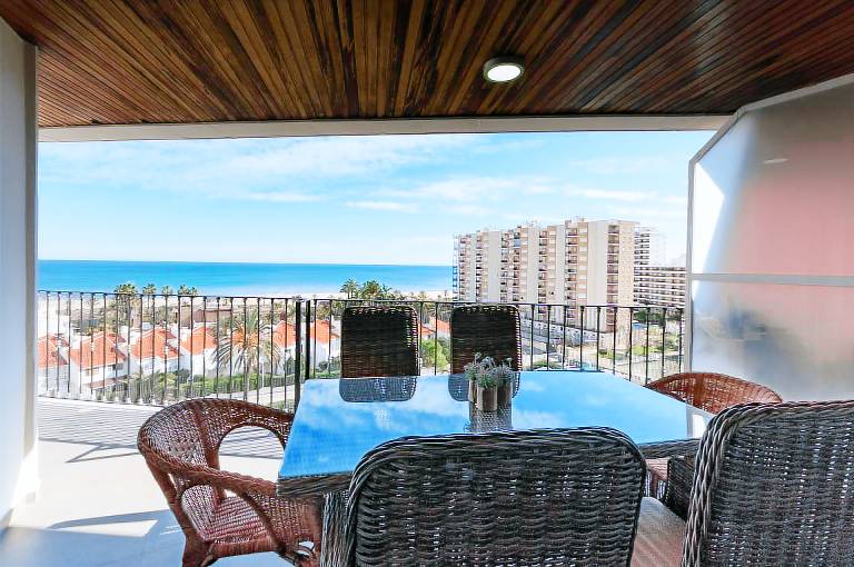 Holiday apartment with garden, pool & patio — photo 5