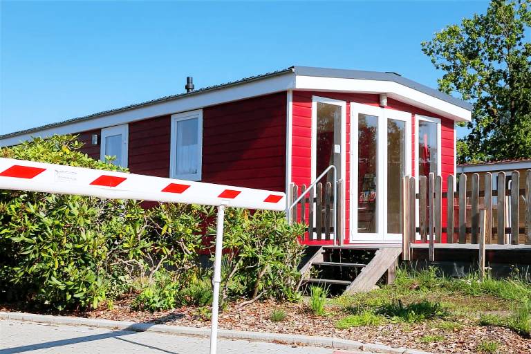 Mobile home with garden & patio — photo 3