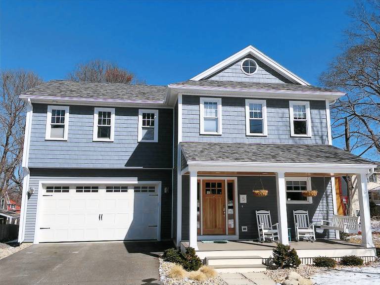 House  Pond Cove