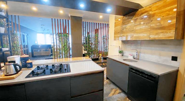 Serviced apartment with patio, private pool & hot tub | Perfect for remote work — photo 4