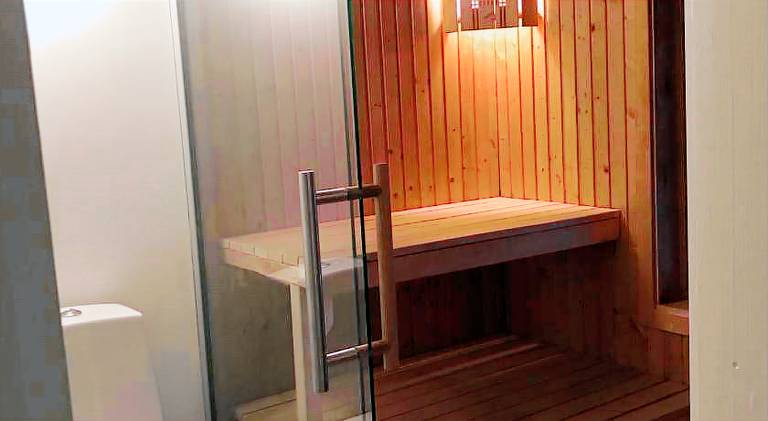 Lodge with sauna, BBQ & garden | Pets allowed — photo 3