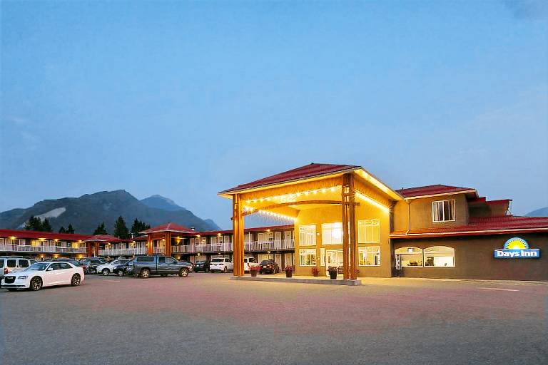 Days Inn by Wyndham Golden