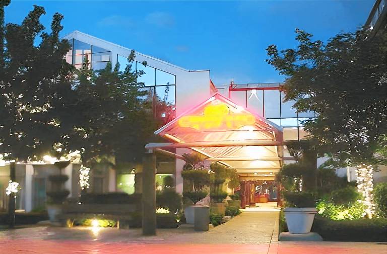 Granville Island Hotel