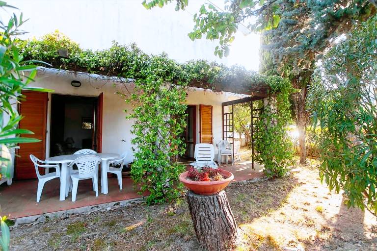 Family-friendly villa with yard | Garden view | Dogs allowed — photo 2