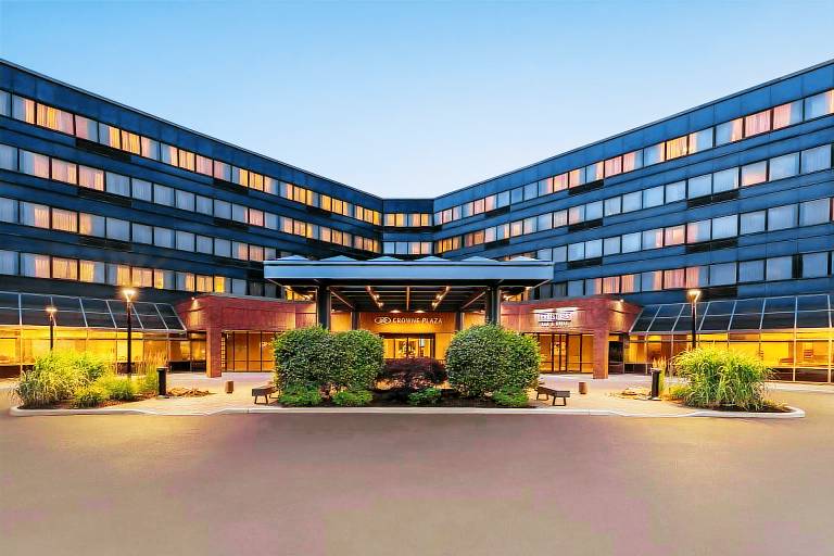 Crowne Plaza Edison By IHG
