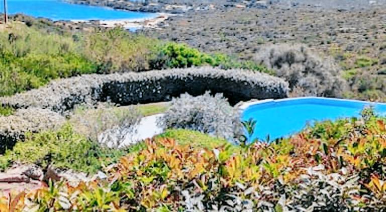 Vacation home with pool in Golfo Aranci