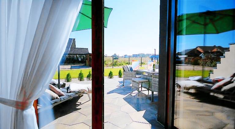 Rental apartment with terrace, barbeque & garden — photo 4