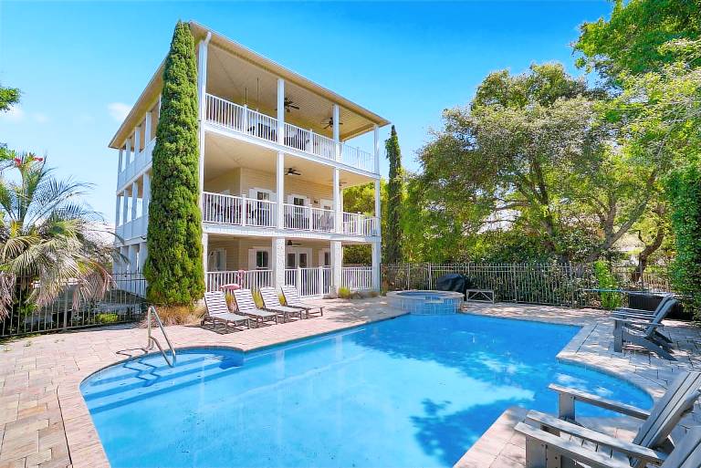 233 m&sup2; Ferienhaus