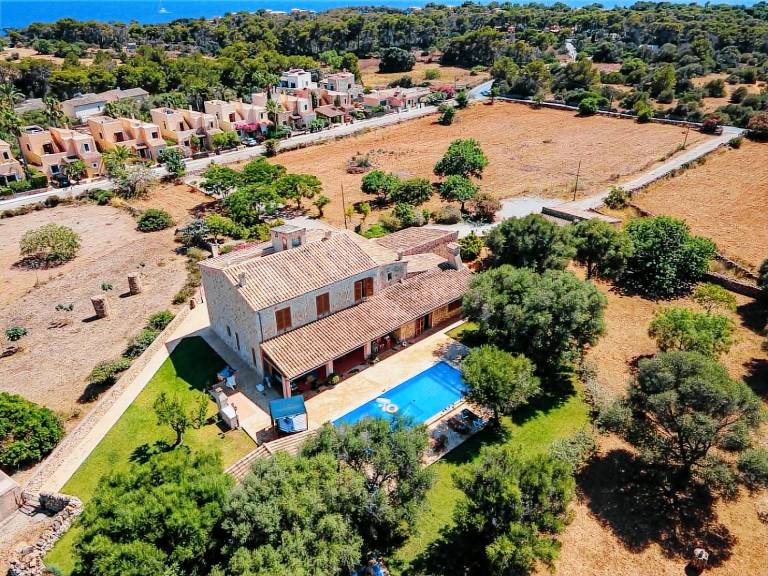 Fully equipped vacation home with patio, yard & BBQ | Pets allowed — photo 2