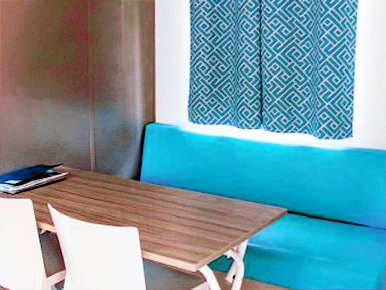 Mobile home with 2 rooms for 4 persons — photo 3