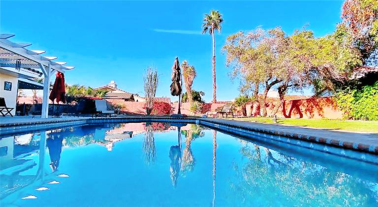 Vacation home with hot tub & pool — photo 3