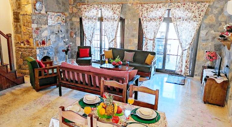 Villa with barbeque, private pool & yard — photo 5